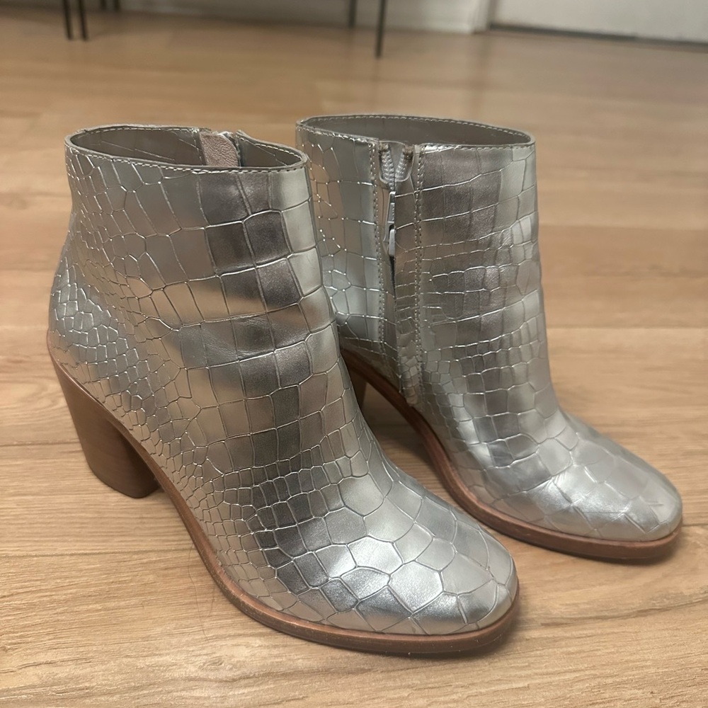Pour La Victoire Silver Ankle Booties with Croc-Embossed Texture